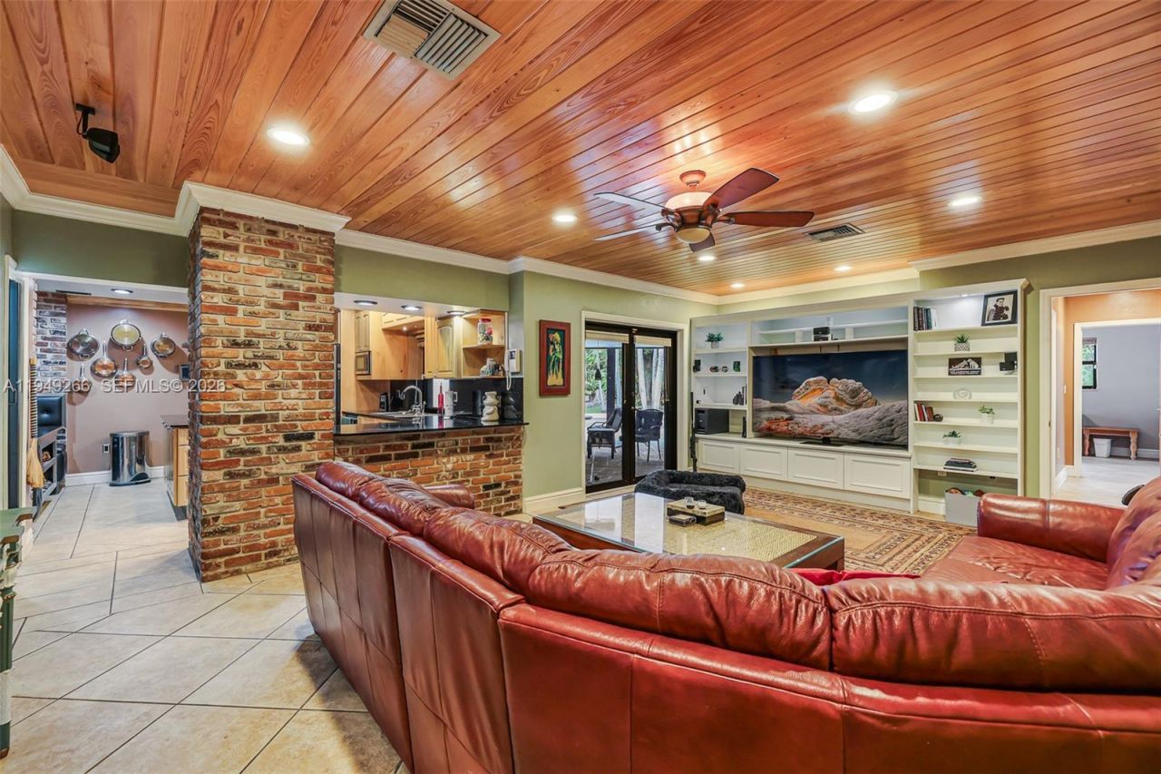 18975 SW 224th St, Miami, FL 33170 Photo