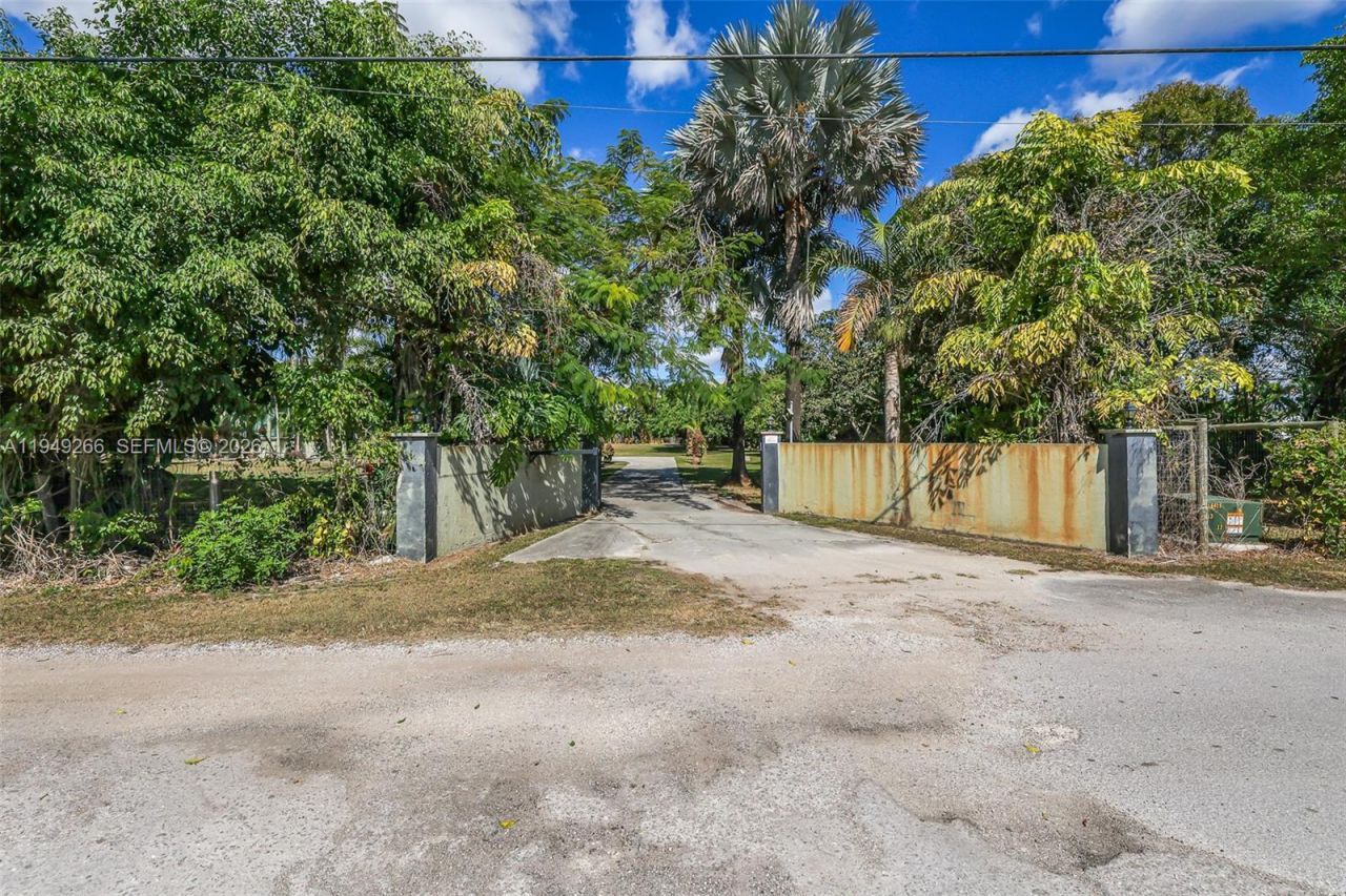18975 SW 224th St, Miami, FL 33170 Photo