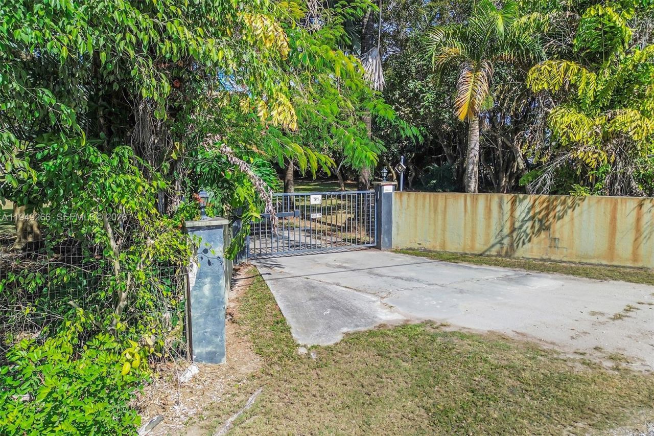 18975 SW 224th St, Miami, FL 33170 Photo