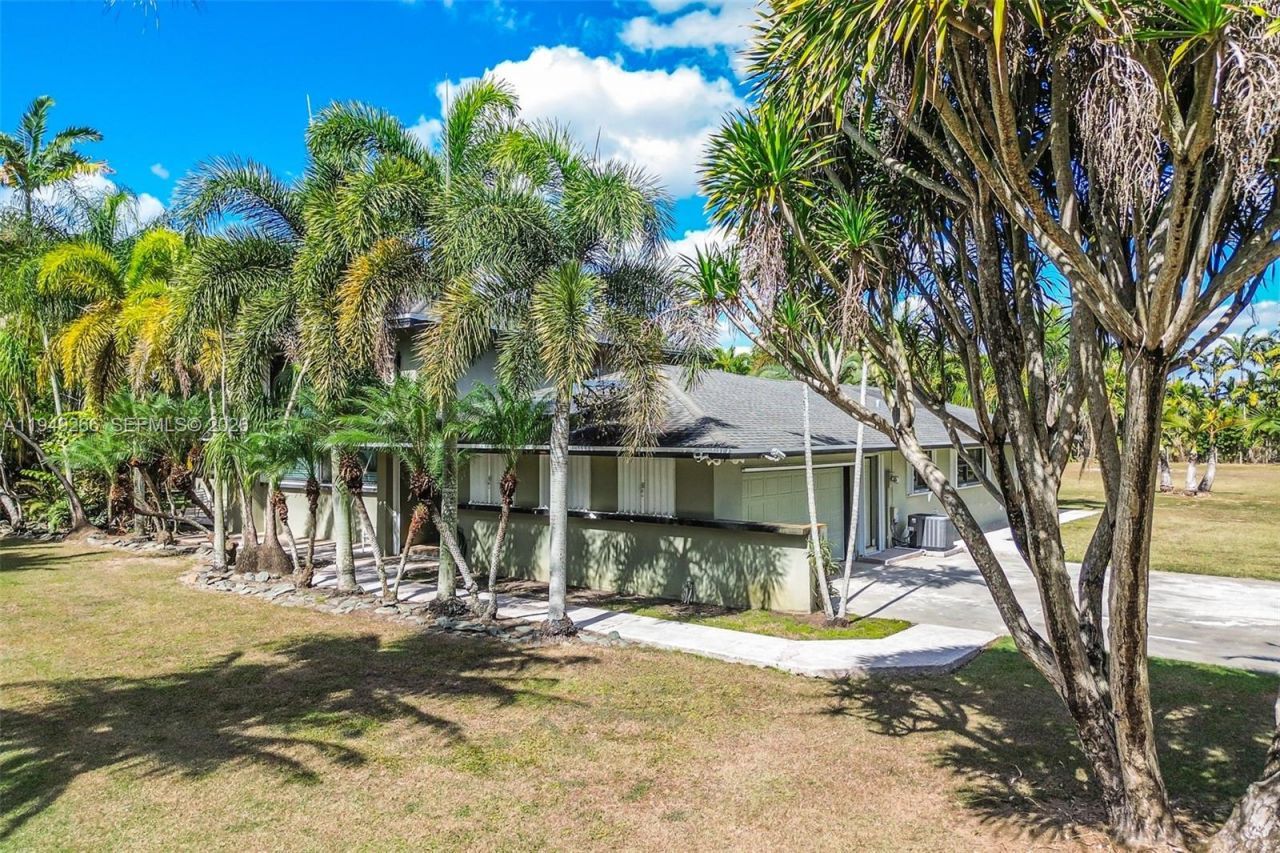 18975 SW 224th St, Miami, FL 33170 Photo