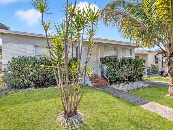 1176 NW 48th St, Miami, FL 33127