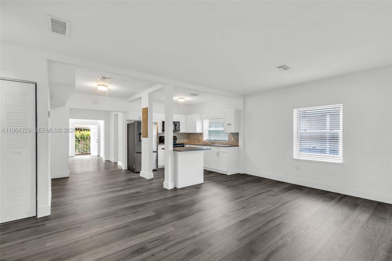 1176 NW 48th St, Miami, FL 33127 Photo