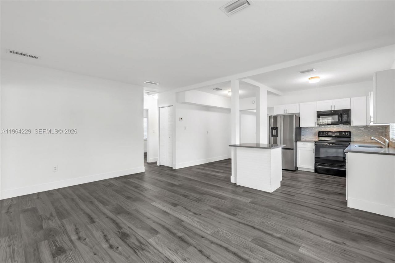 1176 NW 48th St, Miami, FL 33127 Photo