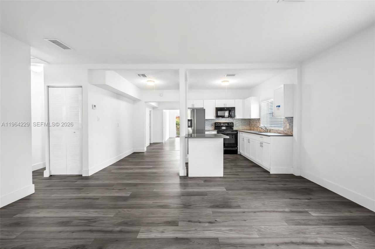 1176 NW 48th St, Miami, FL 33127 Photo