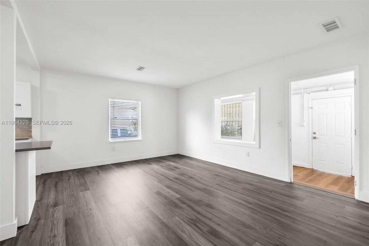 1176 NW 48th St, Miami, FL 33127 Photo