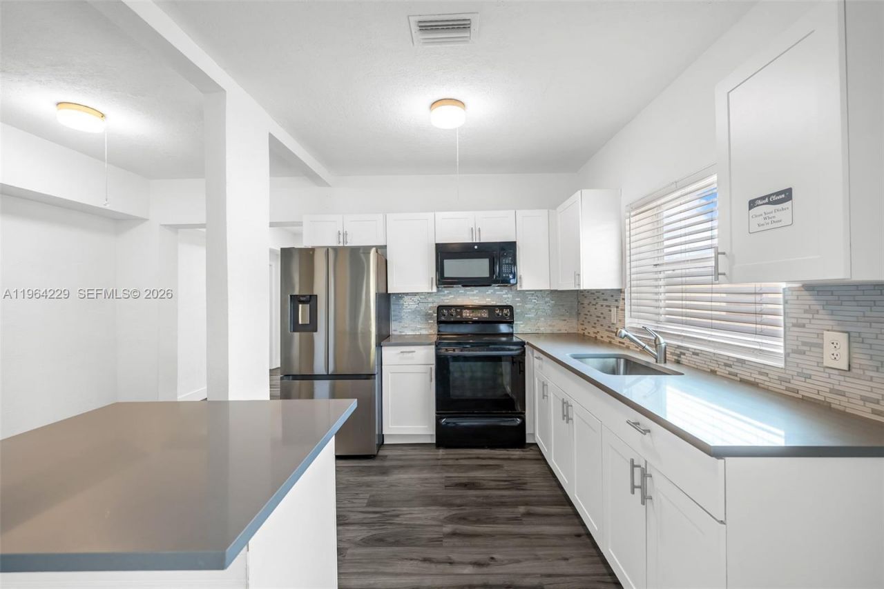 1176 NW 48th St, Miami, FL 33127 Photo