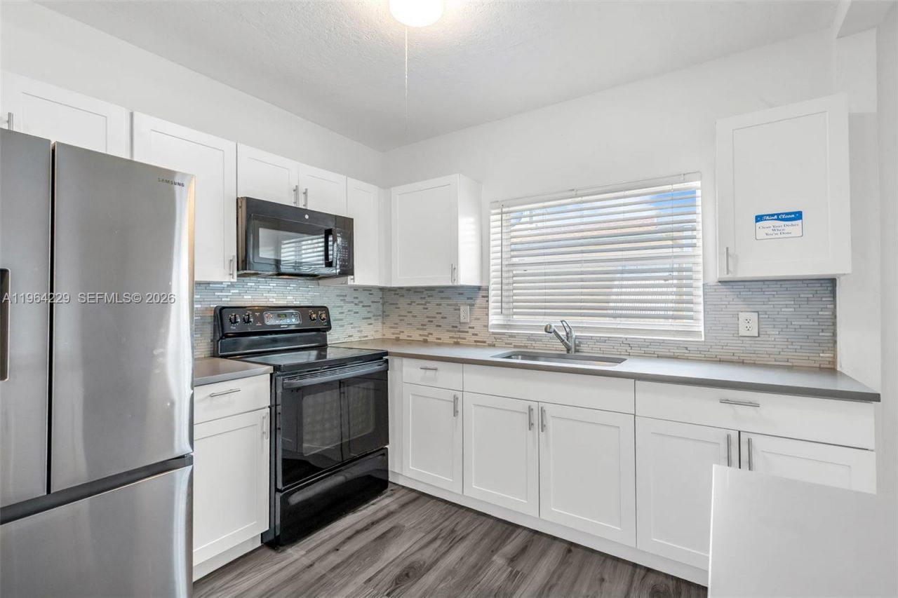 1176 NW 48th St, Miami, FL 33127 Photo