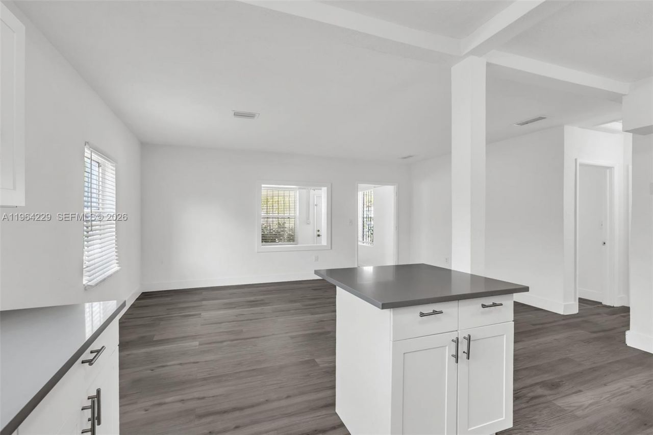 1176 NW 48th St, Miami, FL 33127 Photo