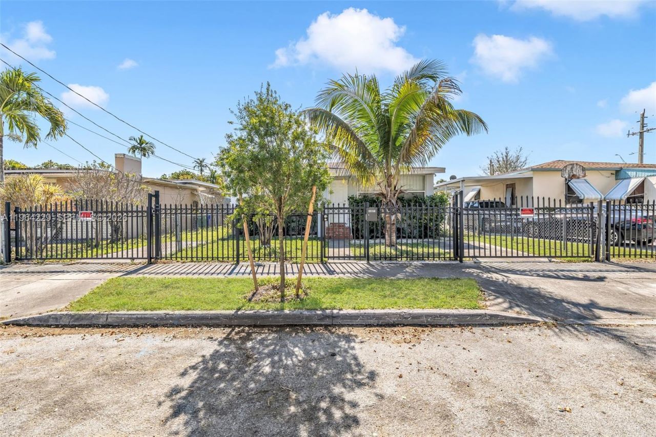1176 NW 48th St, Miami, FL 33127 Photo