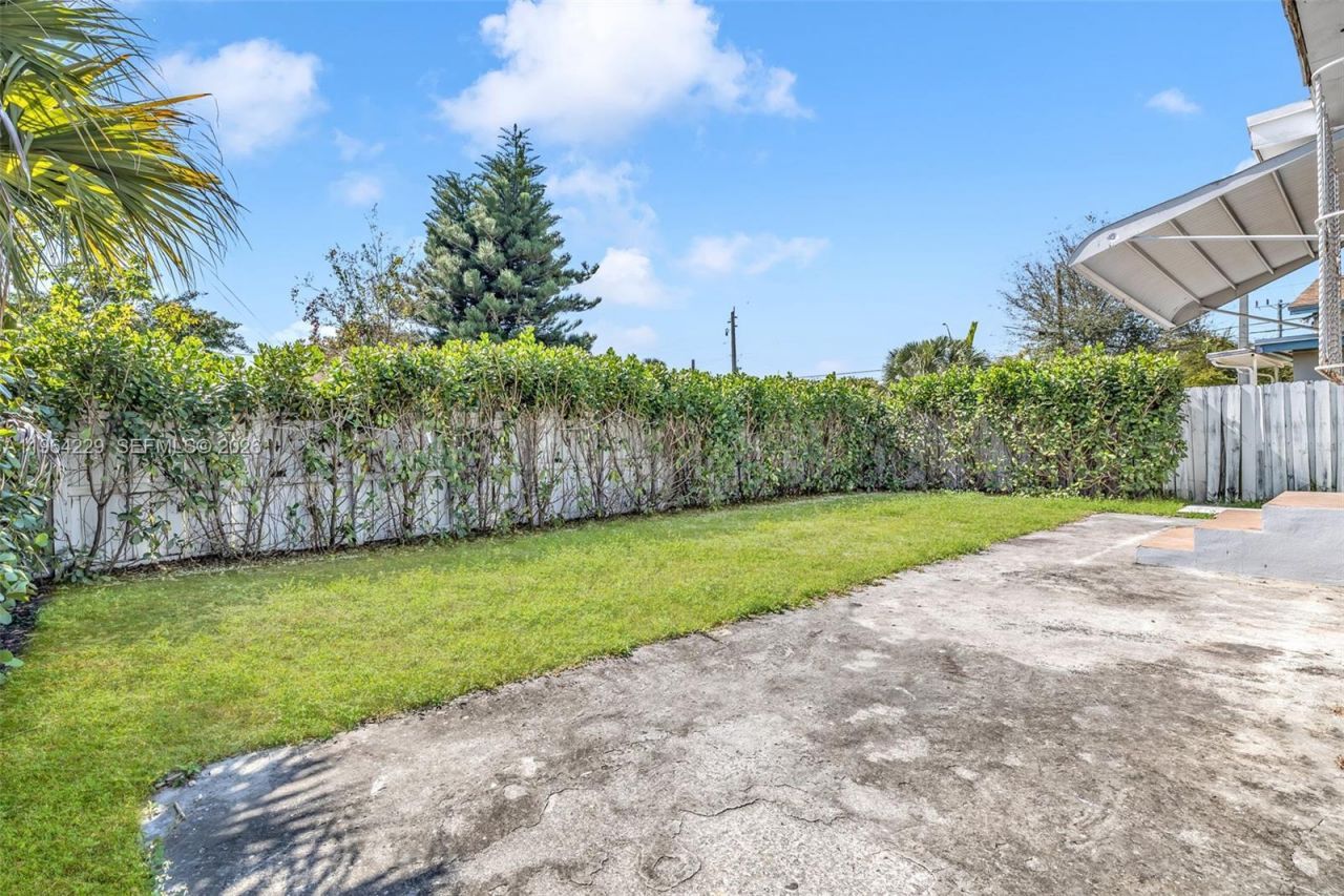 1176 NW 48th St, Miami, FL 33127 Photo