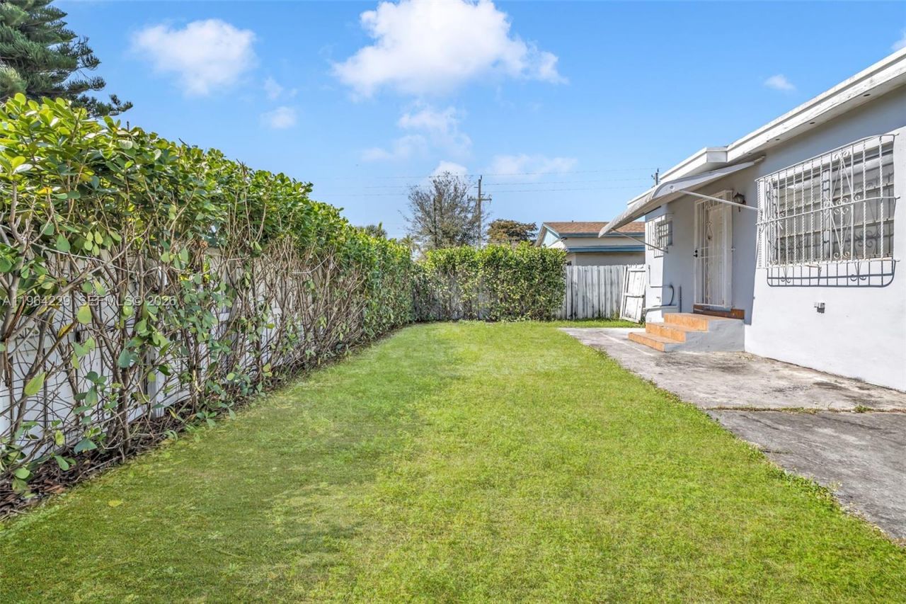 1176 NW 48th St, Miami, FL 33127 Photo