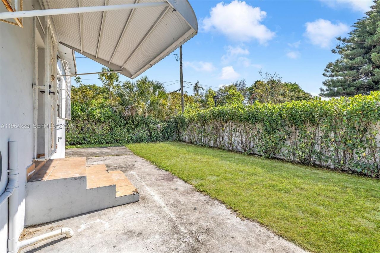 1176 NW 48th St, Miami, FL 33127 Photo