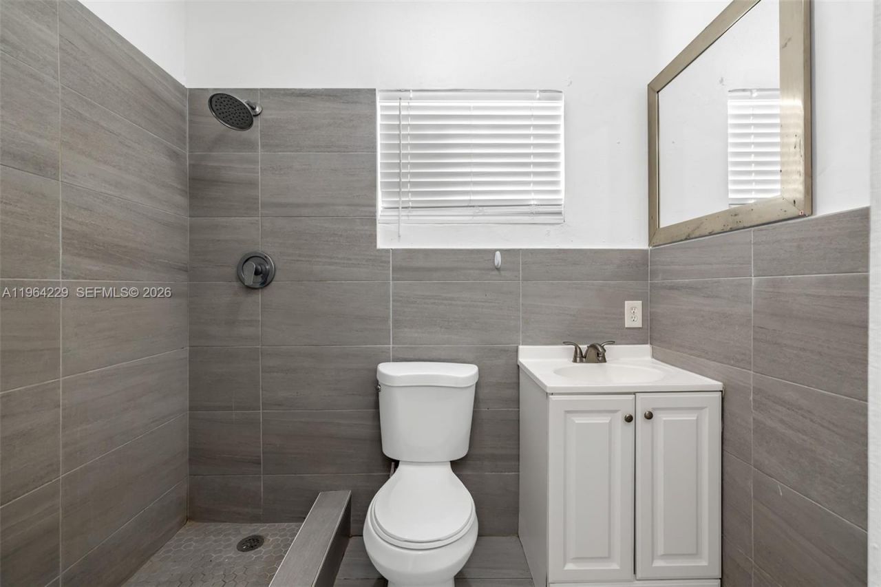 1176 NW 48th St, Miami, FL 33127 Photo