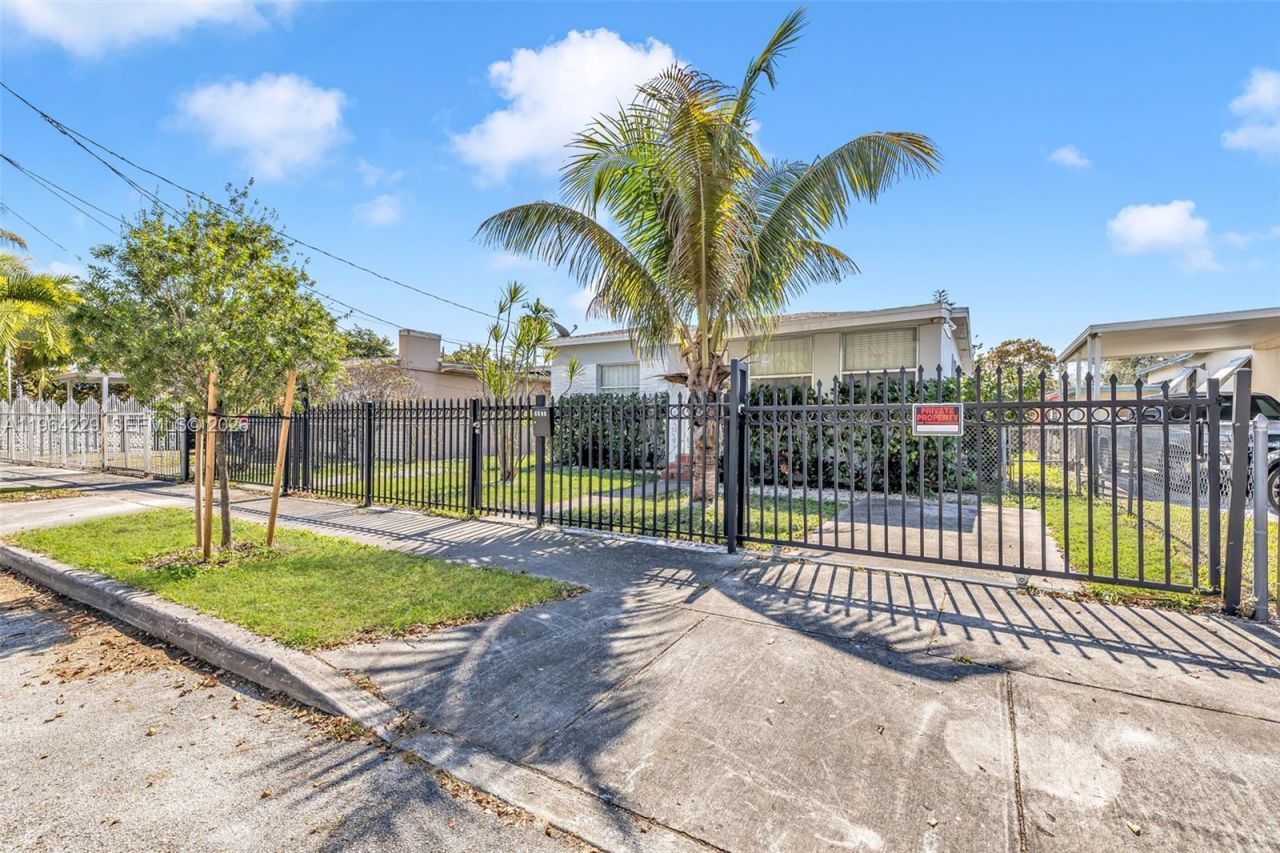 1176 NW 48th St, Miami, FL 33127 Photo