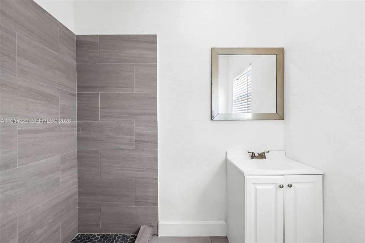 1176 NW 48th St, Miami, FL 33127 Photo