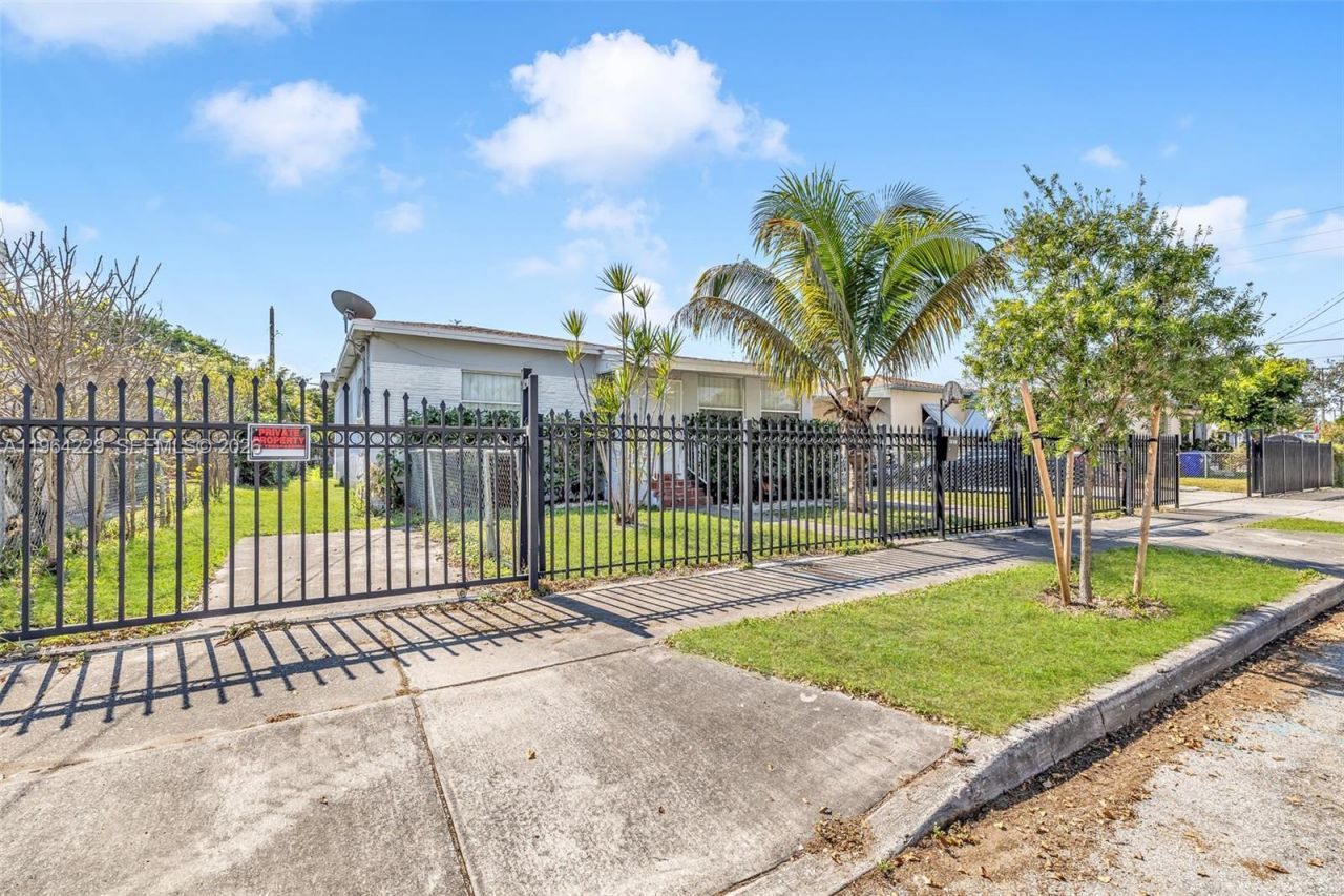 1176 NW 48th St, Miami, FL 33127 Photo