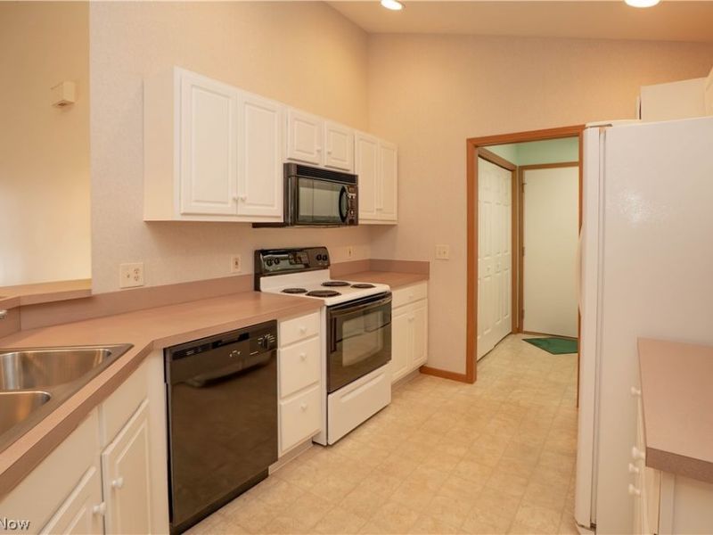 1377 Tylers Mill Lane NE, Massillon, OH 44646 Photo 12