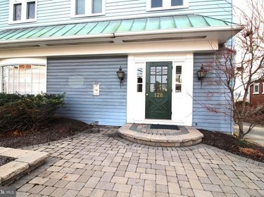 128 1ST FLOOR W MAIN STREET , NEW HOLLAND, PA 17557