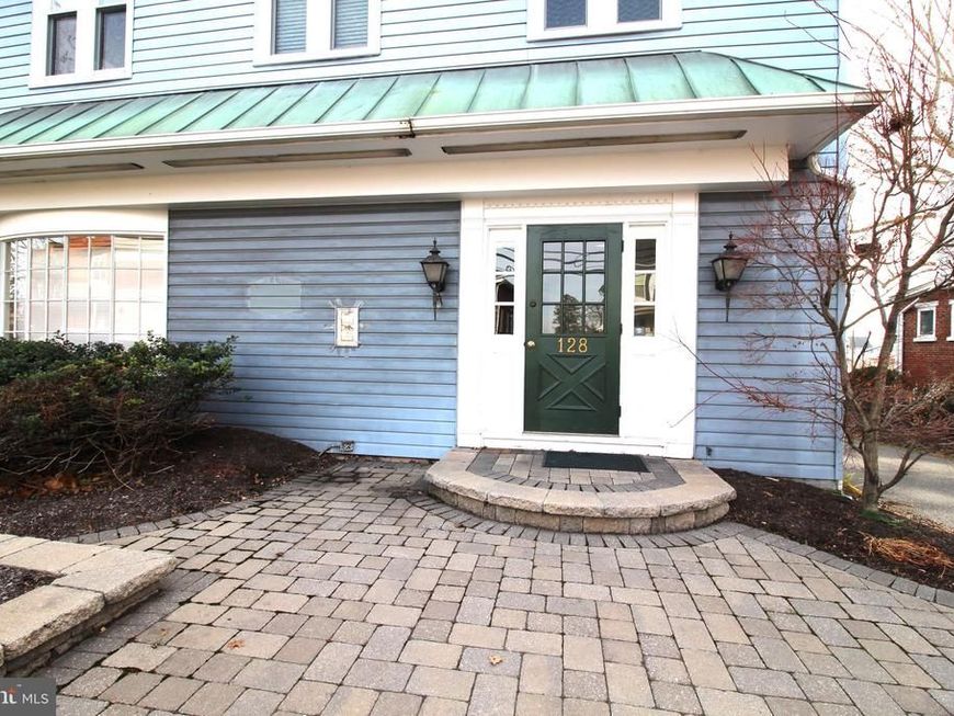 128 1st Floor W Main Street , New Holland, PA 17557 Main Photo