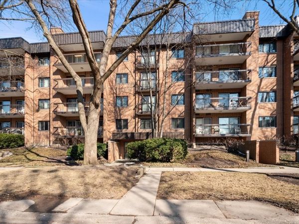 1695 2nd Street, Unit 305, Highland Park, IL 60035