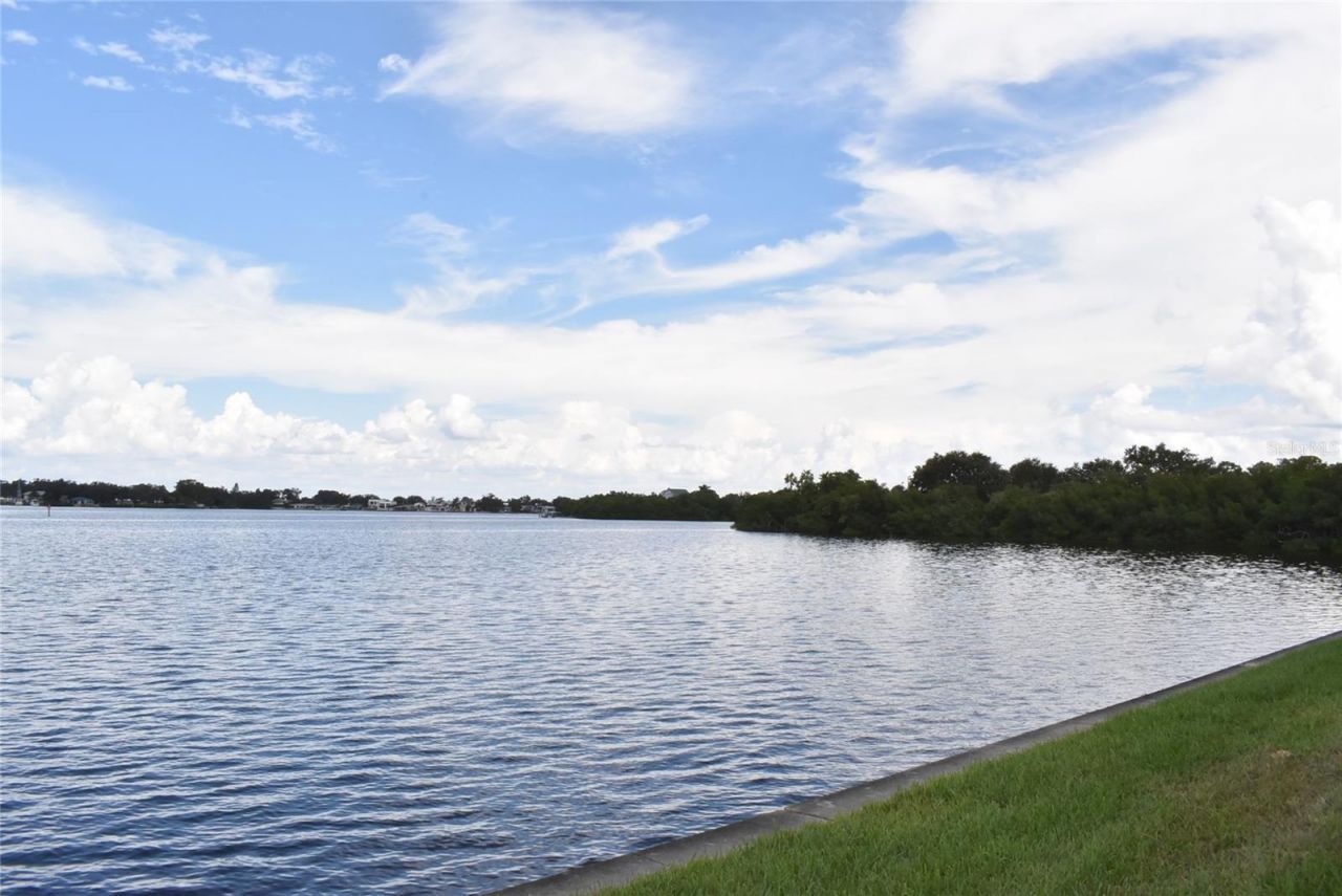 220 Pompano Drive Se, Unit H, Saint Petersburg, FL 33705 Photo