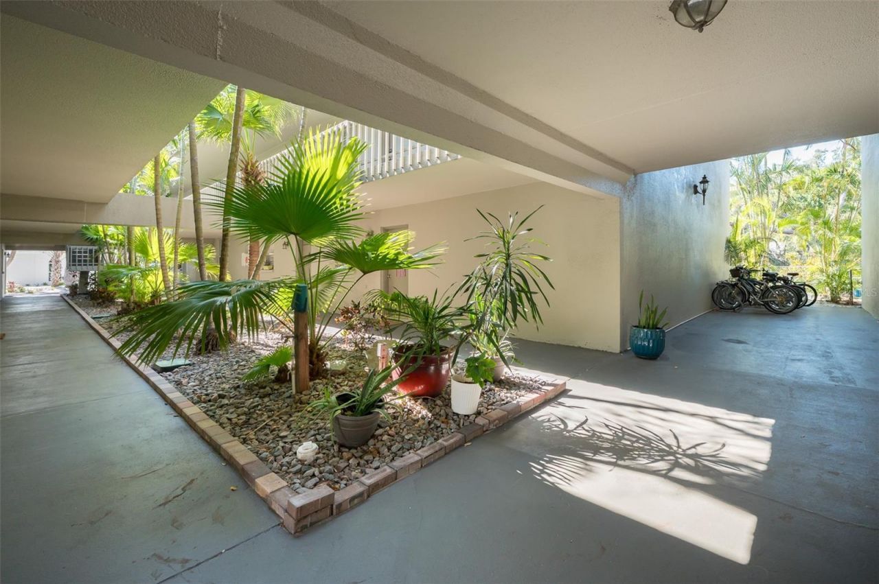 3360 S Osprey Avenue, Unit 205B, Sarasota, FL 34239 Photo