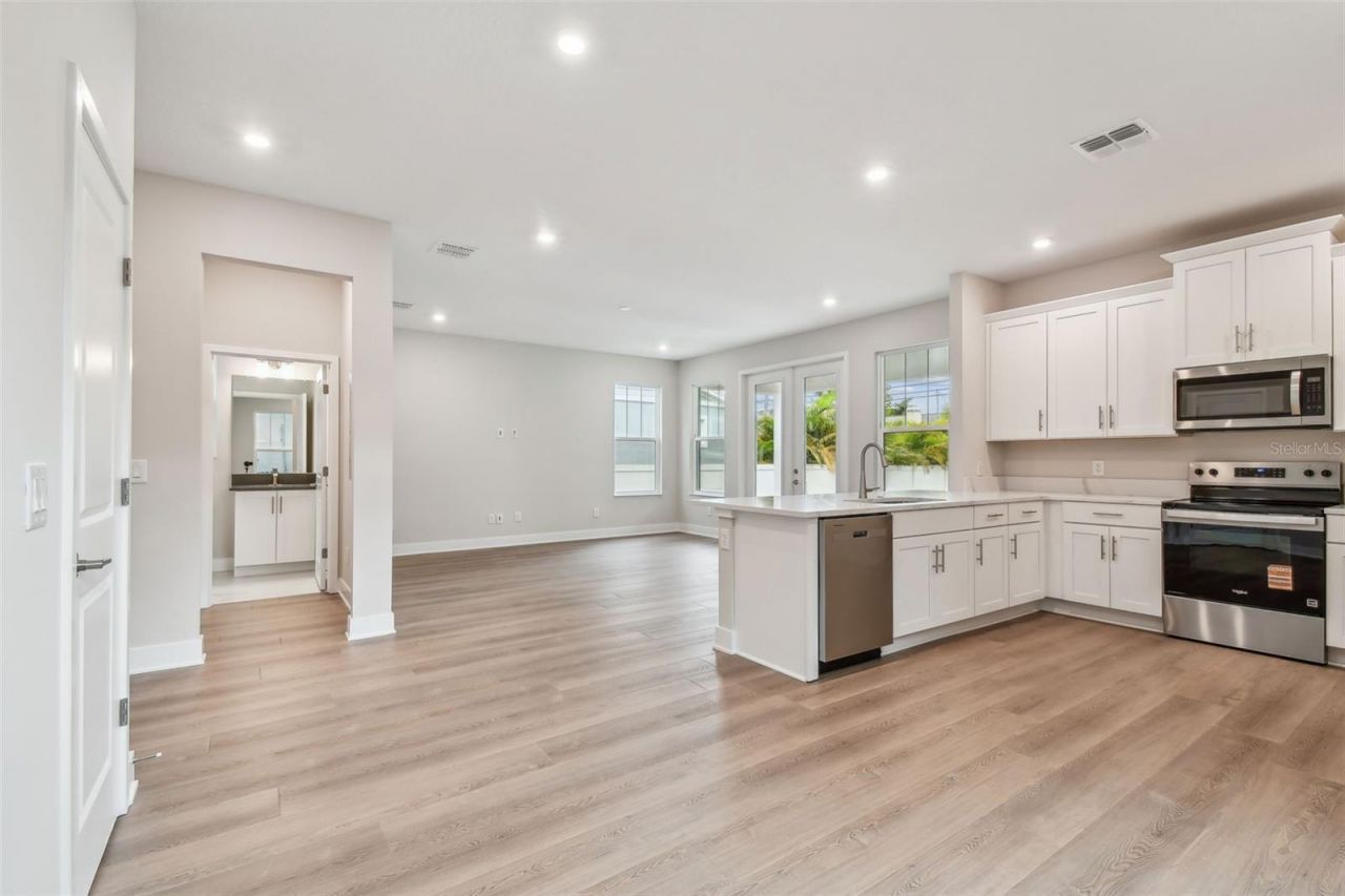 5663 Dartmouth Avenue N, Saint Petersburg, FL 33710 Photo