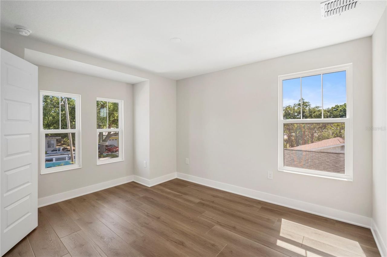 5633 Dartmouth Avenue N, Saint Petersburg, FL 33710 Photo