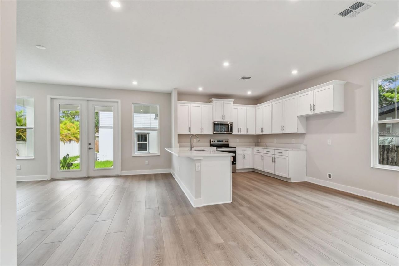 5663 Dartmouth Avenue N, Saint Petersburg, FL 33710 Photo