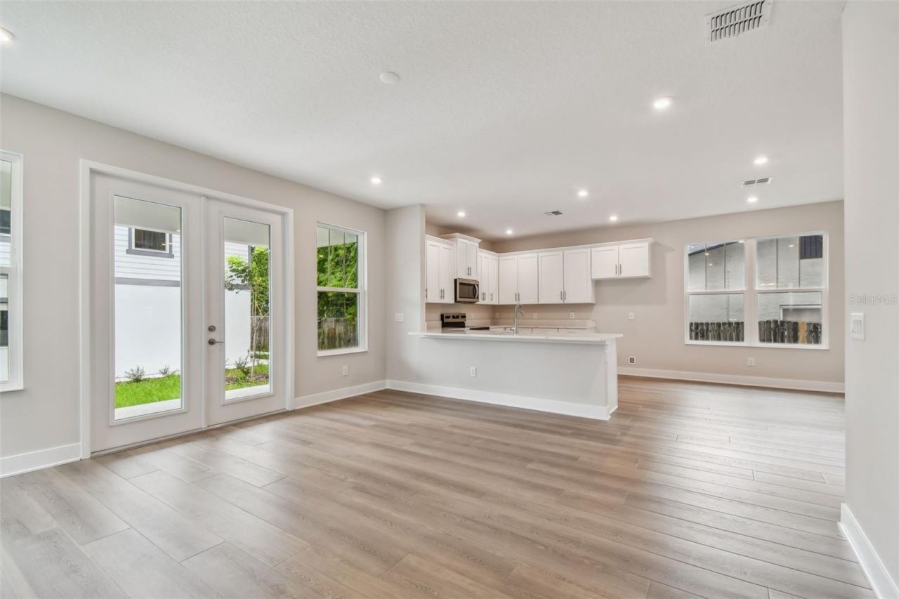 5663 Dartmouth Avenue N, Saint Petersburg, FL 33710 Photo