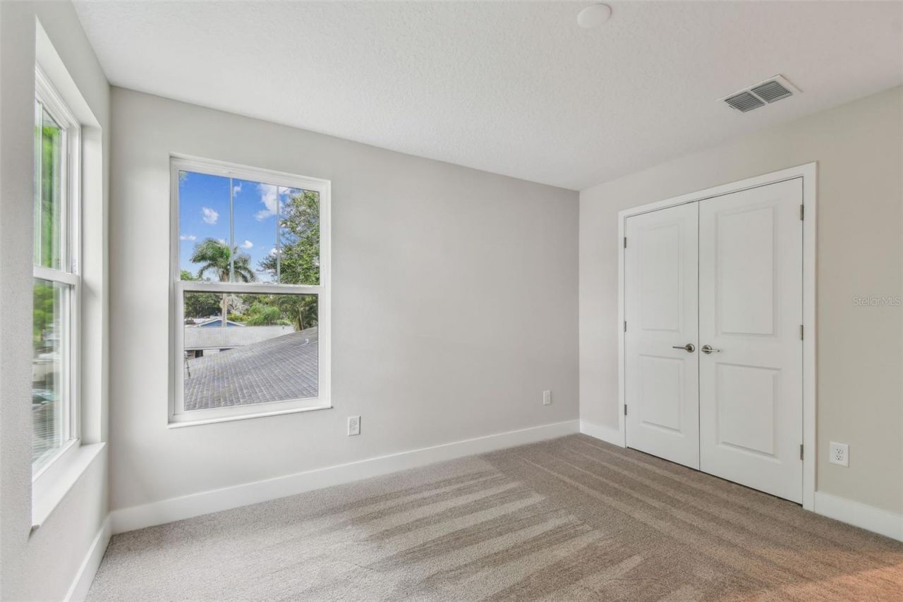 5633 Dartmouth Avenue N, Saint Petersburg, FL 33710 Photo