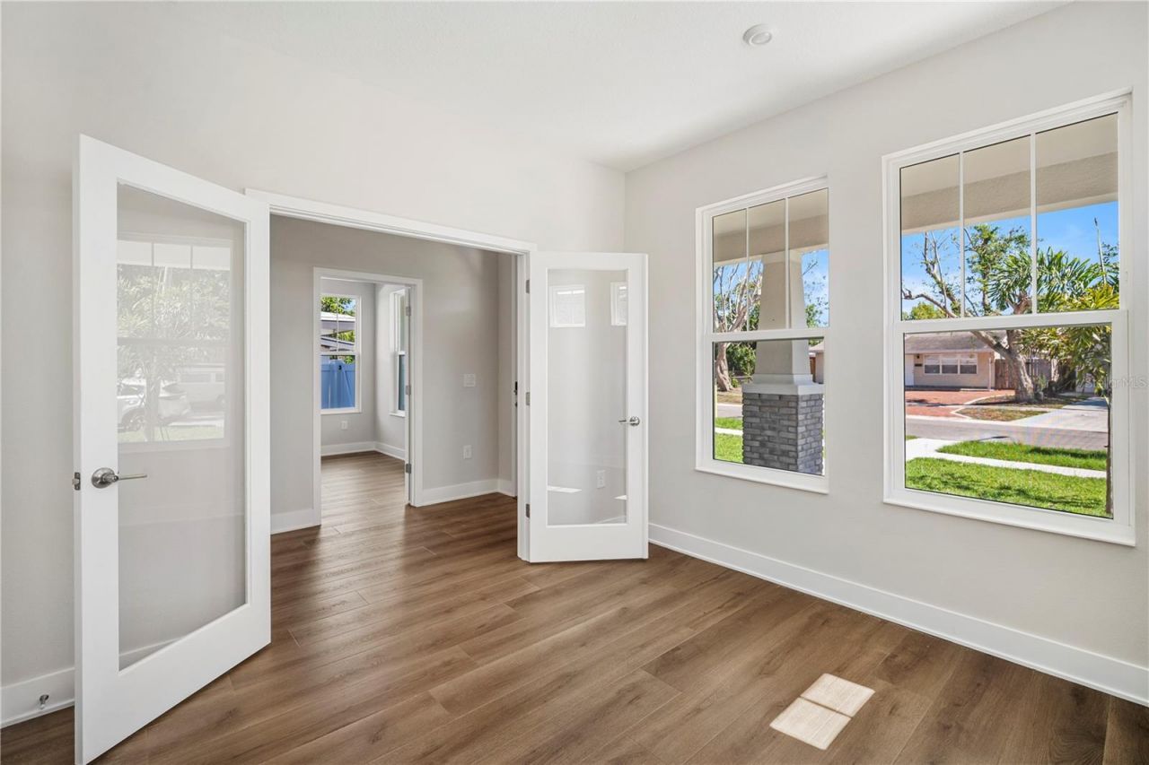 5633 Dartmouth Avenue N, Saint Petersburg, FL 33710 Photo