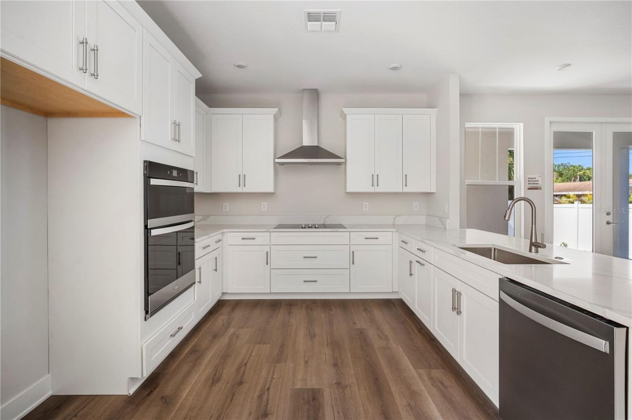 5633 Dartmouth Avenue N, Saint Petersburg, FL 33710 Photo
