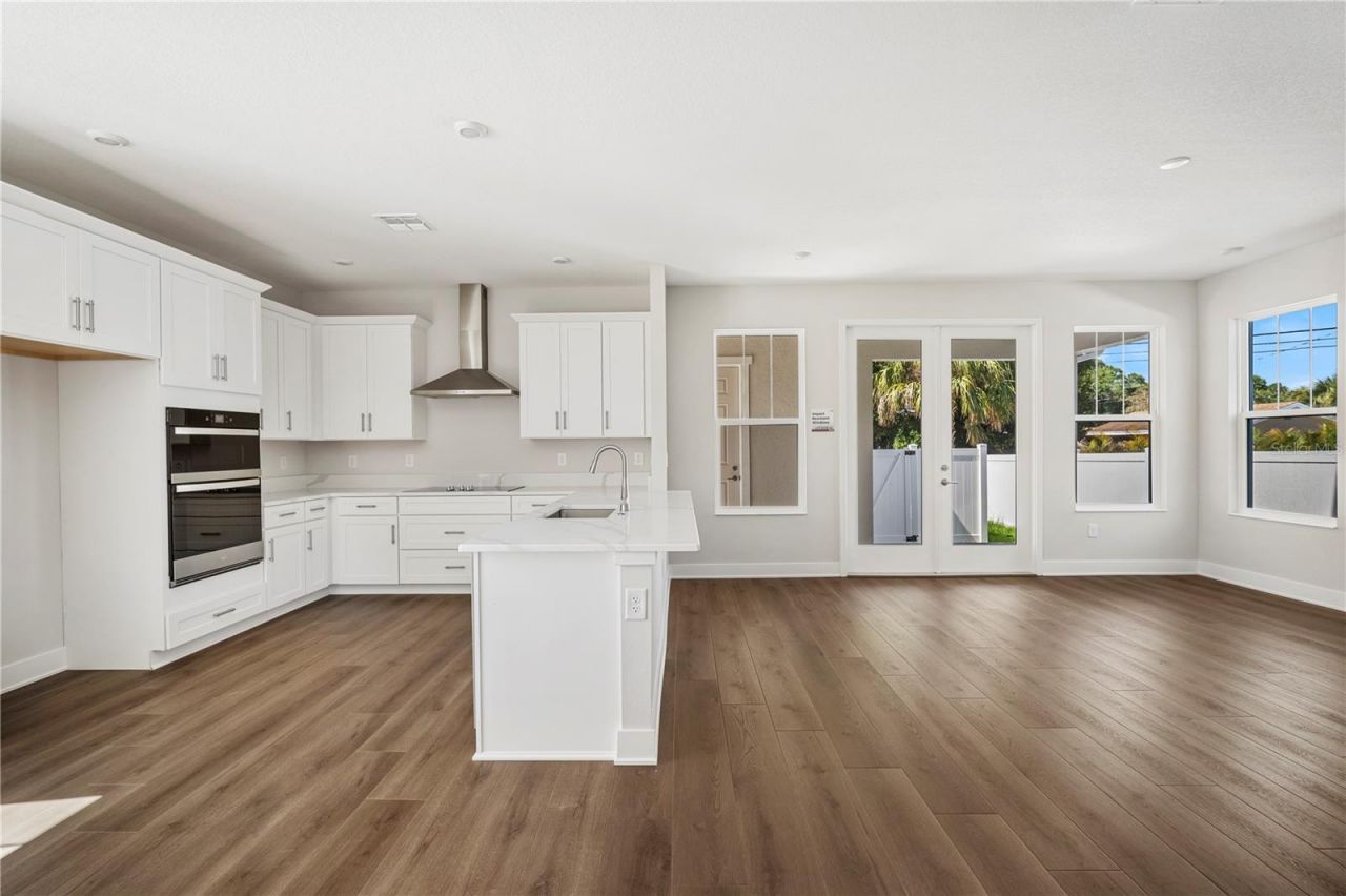 5633 Dartmouth Avenue N, Saint Petersburg, FL 33710 Photo