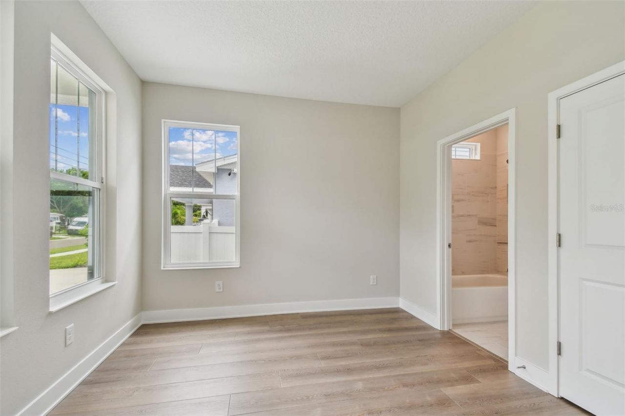 5663 Dartmouth Avenue N, Saint Petersburg, FL 33710 Photo