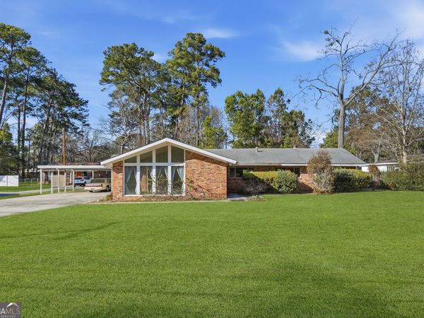 86 Camellia Avenue, Savannah, GA 31408