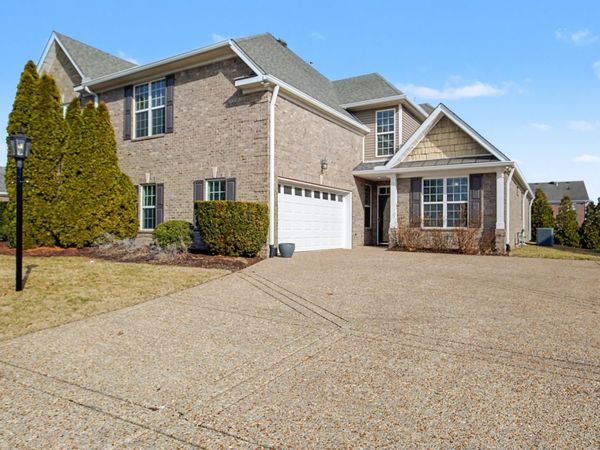 1124 Chickadee Cir, Hermitage, TN 37076