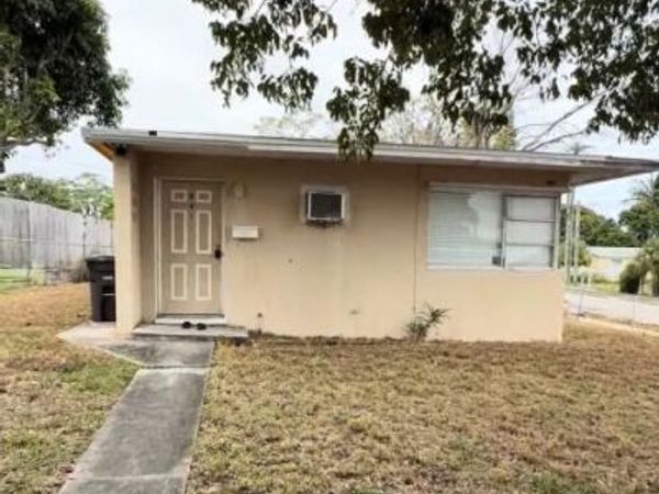 801 39th Court, West Palm Beach, FL 33407
