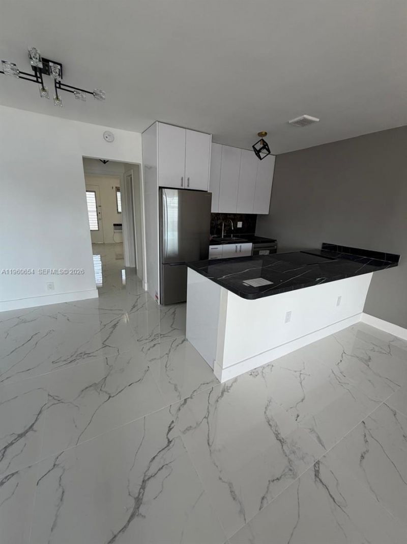 725 SW 11th Ave , Unit 17F, Hallandale Beach, FL 33009 Photo