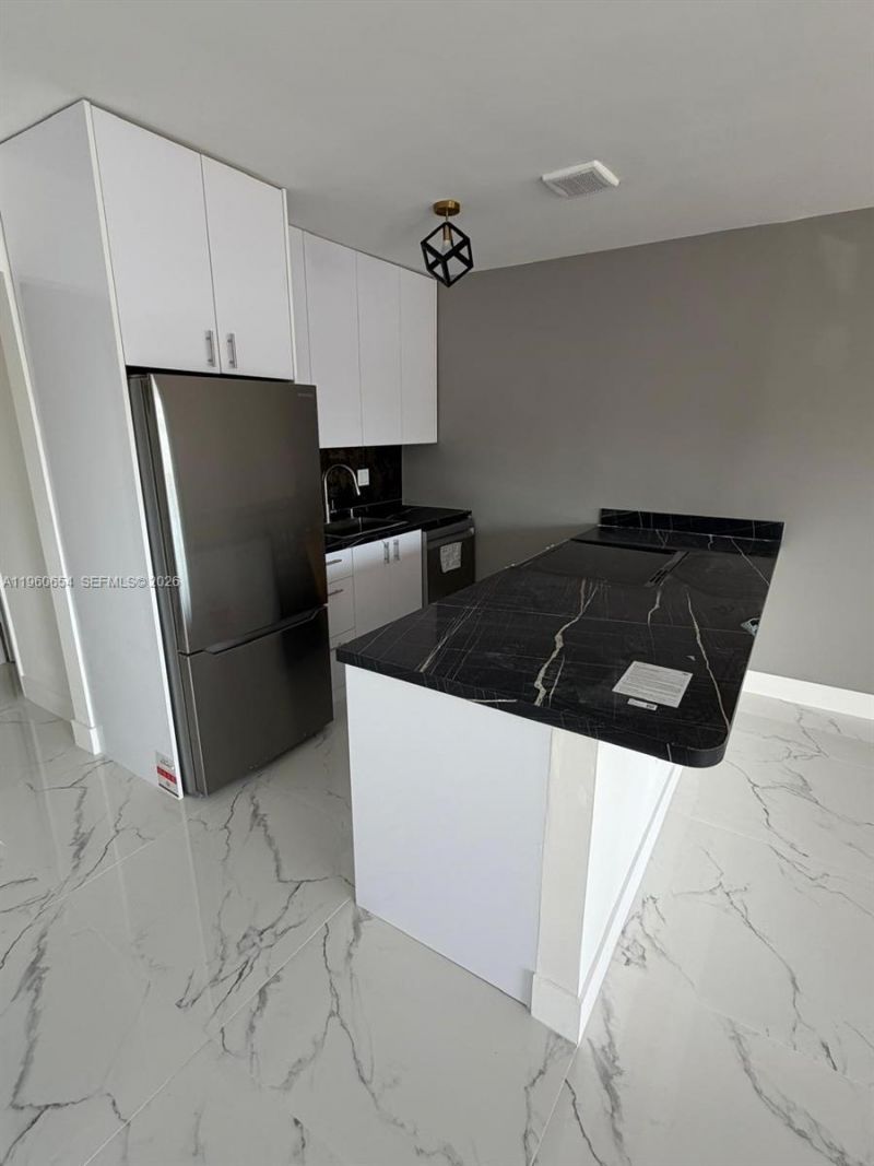 725 SW 11th Ave , Unit 17F, Hallandale Beach, FL 33009 Photo