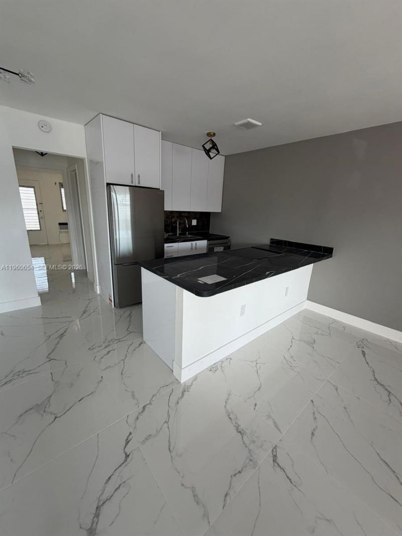 725 SW 11th Ave , Unit 17F, Hallandale Beach, FL 33009 Photo