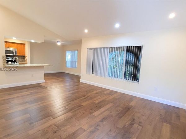 2420 NW 33rd St, Unit 1008, Oakland Park, FL 33309