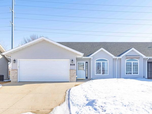 868 Lakeridge Place, West Fargo, ND 58078