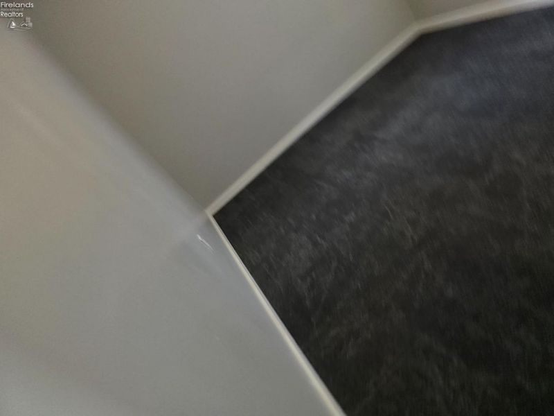 433 Oberlin Road, Elyria, OH 44035 Photo 12