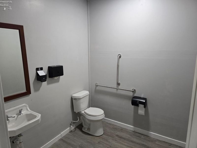 433 Oberlin Road, Elyria, OH 44035 Photo 14