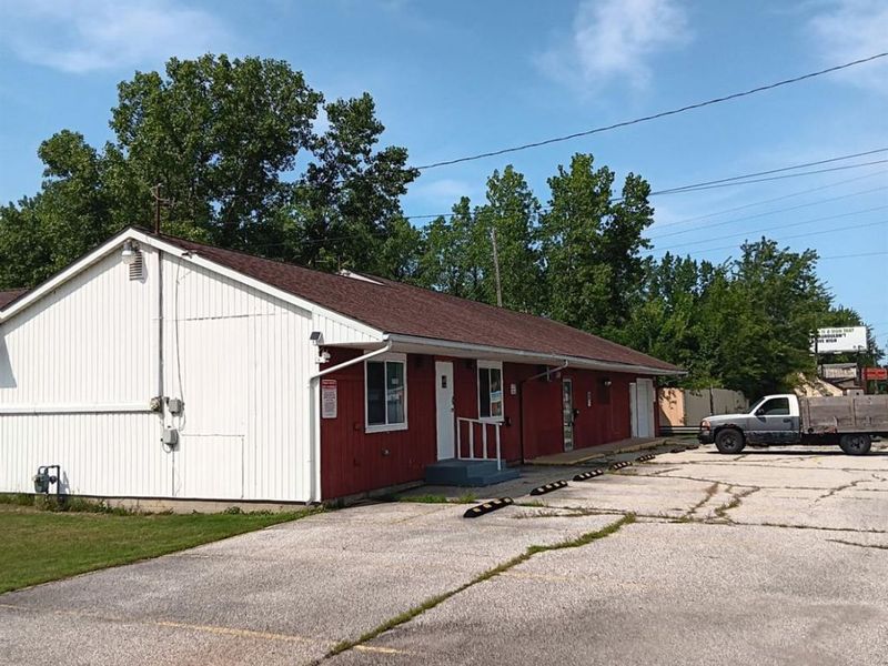 433 Oberlin Road, Elyria, OH 44035 Photo 2