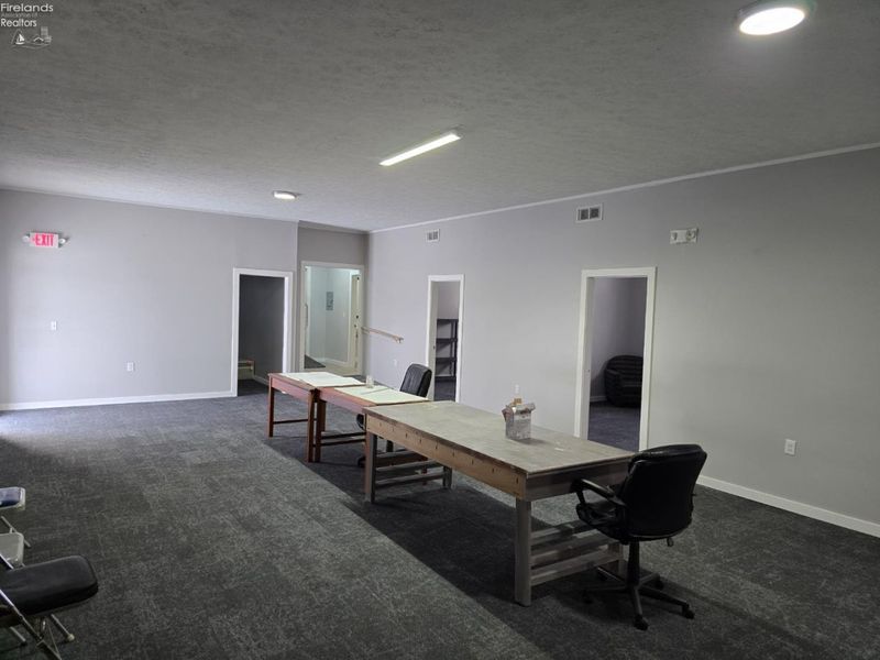 433 Oberlin Road, Elyria, OH 44035 Photo 3