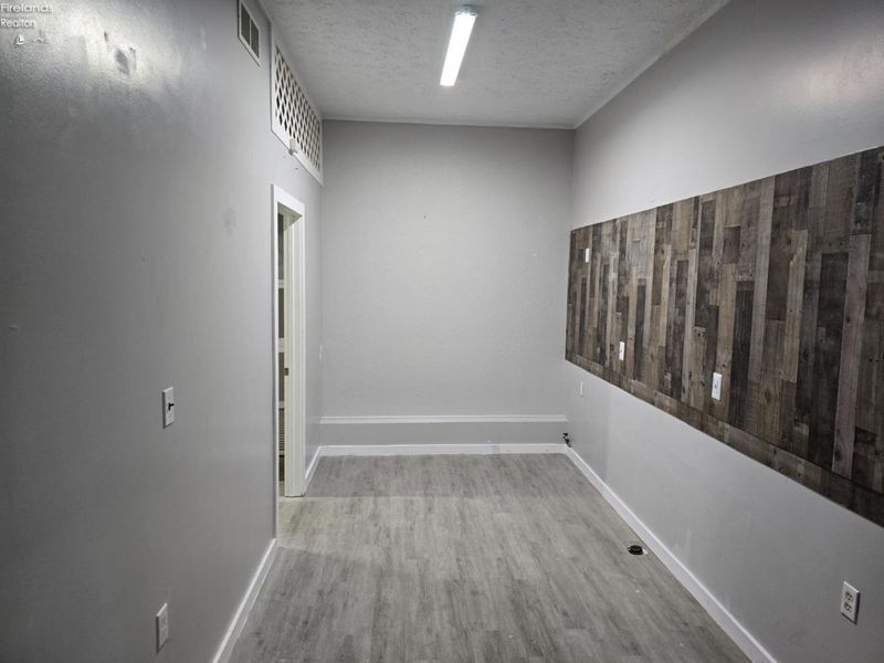 433 Oberlin Road, Elyria, OH 44035 Photo 6