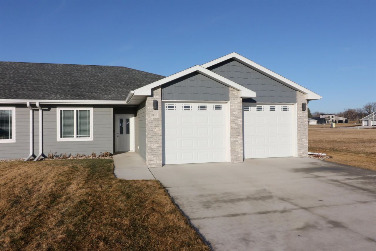 1813 20th Avenue W, Spencer, IA 51301 Main Photo