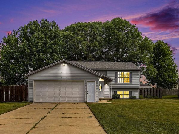 11752 Deerfield Drive, Ravenna, MI 49451